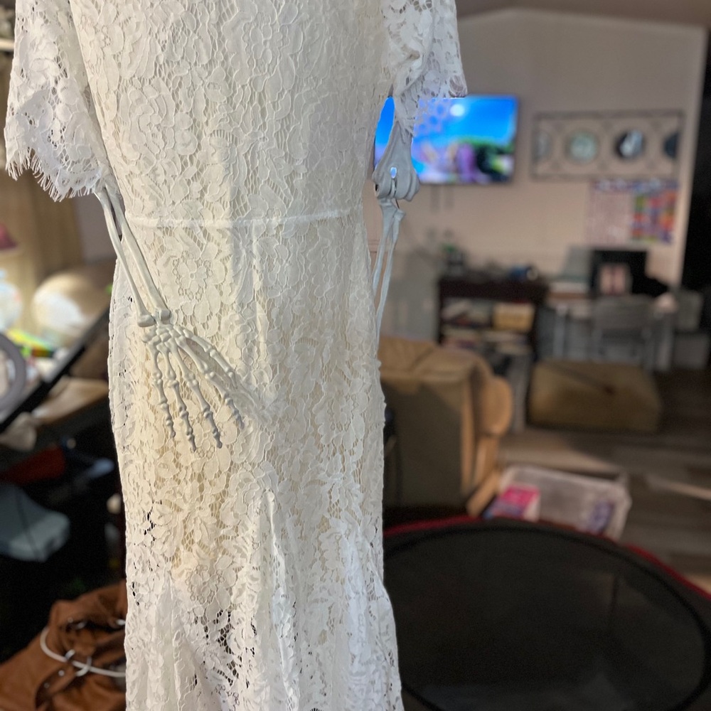 Elegant White Lace Dress